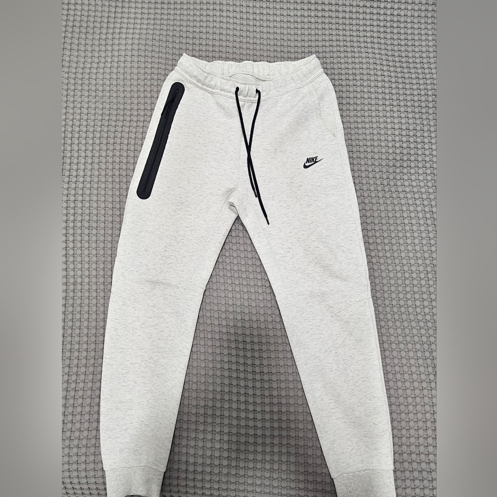 Nike Tech Fleece jogger pants in men’s size Medium.